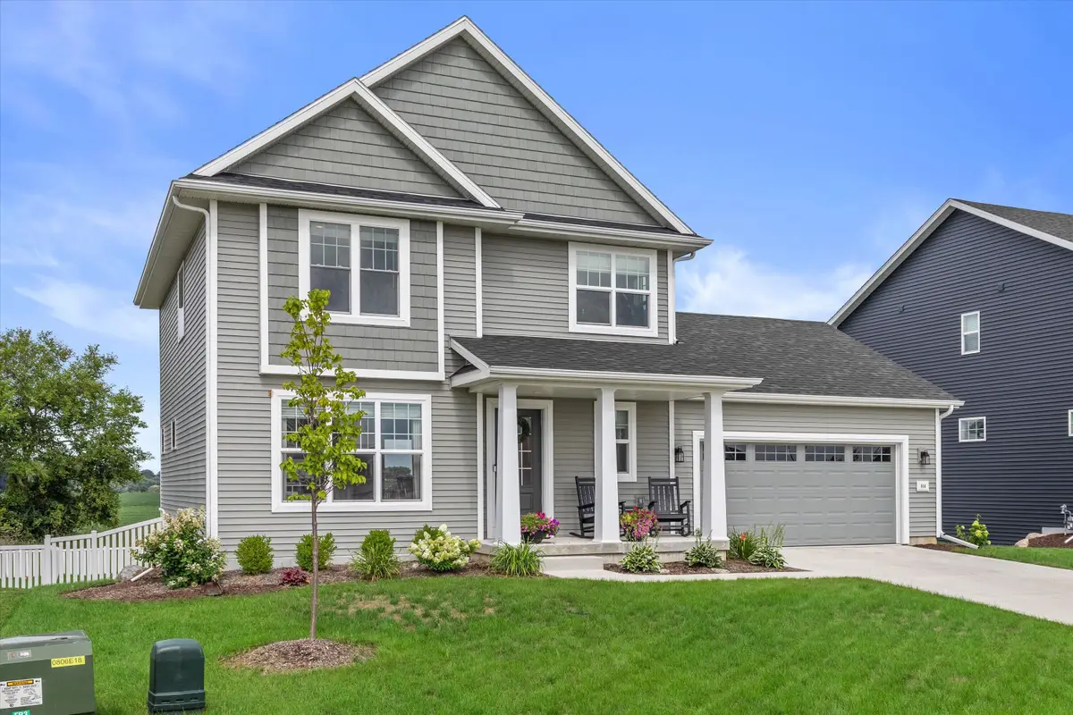814 Burr Oak Ct, Oconomowoc, WI 53066 - #1