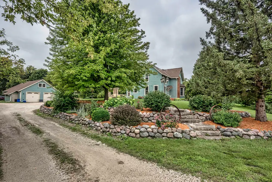 N14W28039 Silvernail Rd, Delafield, WI 53072 - #2