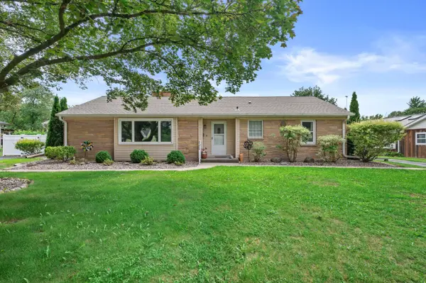 S21W23053 Hillside Dr, Waukesha, WI 53186