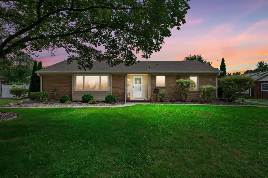 S21W23053 Hillside Dr, Waukesha, WI 53186 - #2