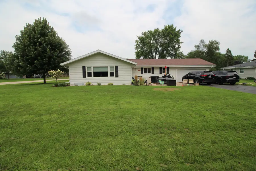 1008 Hilger Rd, Hartland, WI 53029 - #2