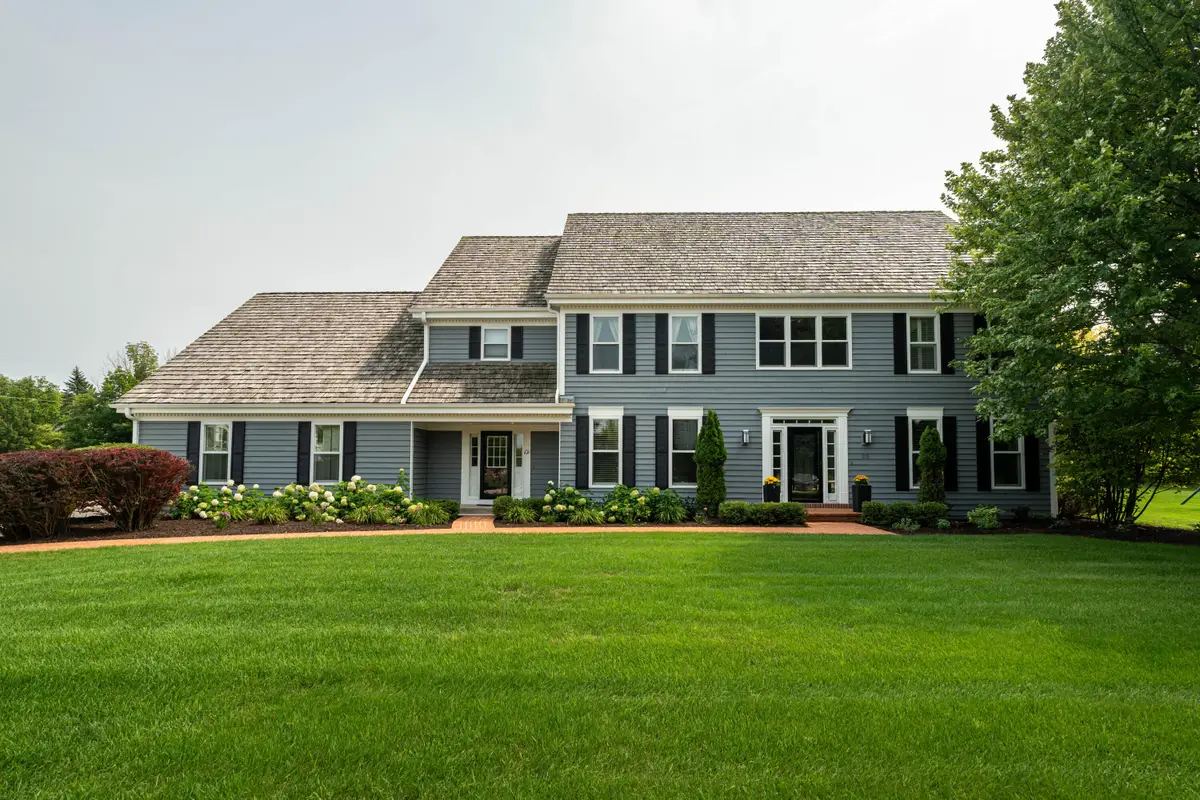 215 E Beechwood Ct, Mequon, WI 53092 - #1