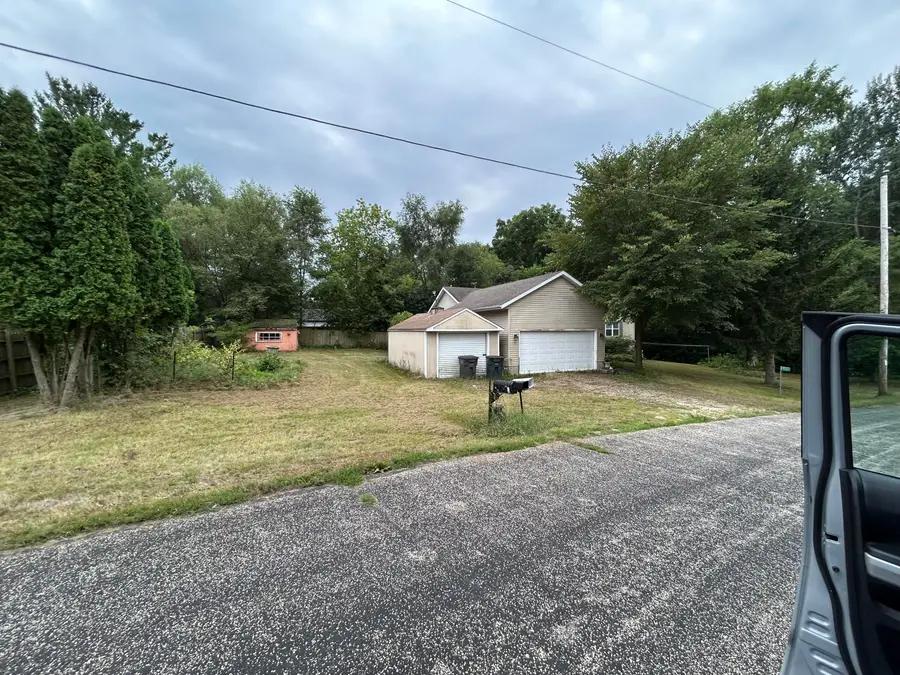 W5123 Wisconsin Dr, Sugar Creek, WI 53121 - #2