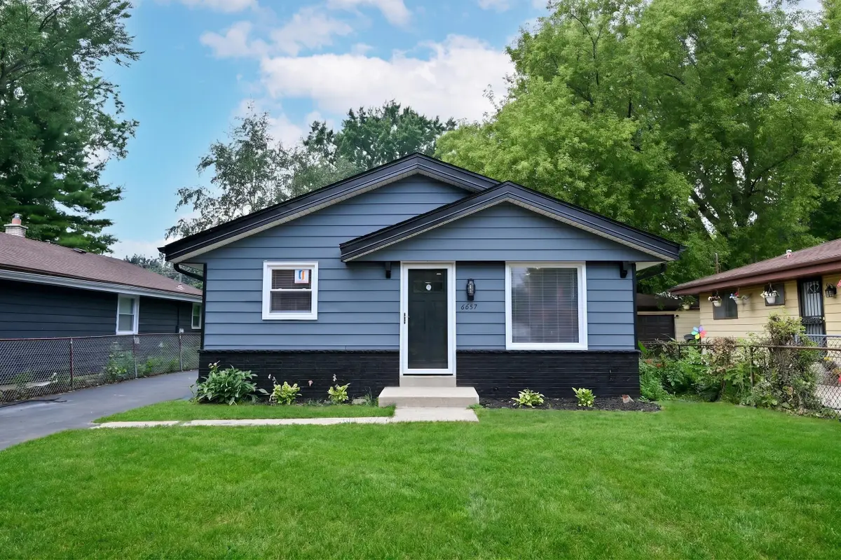 6657 N 53rd St, Milwaukee, WI 53223 - #1