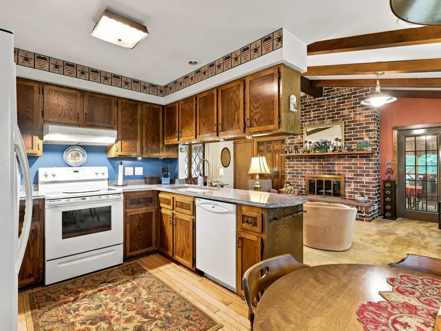 1728 Sunnyside Ct, Wilson, WI 53081 - #2
