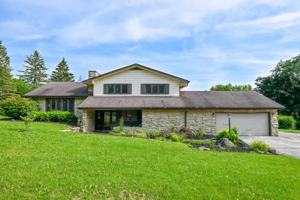 N113W13099 Crestview Dr, Germantown, WI 53022
