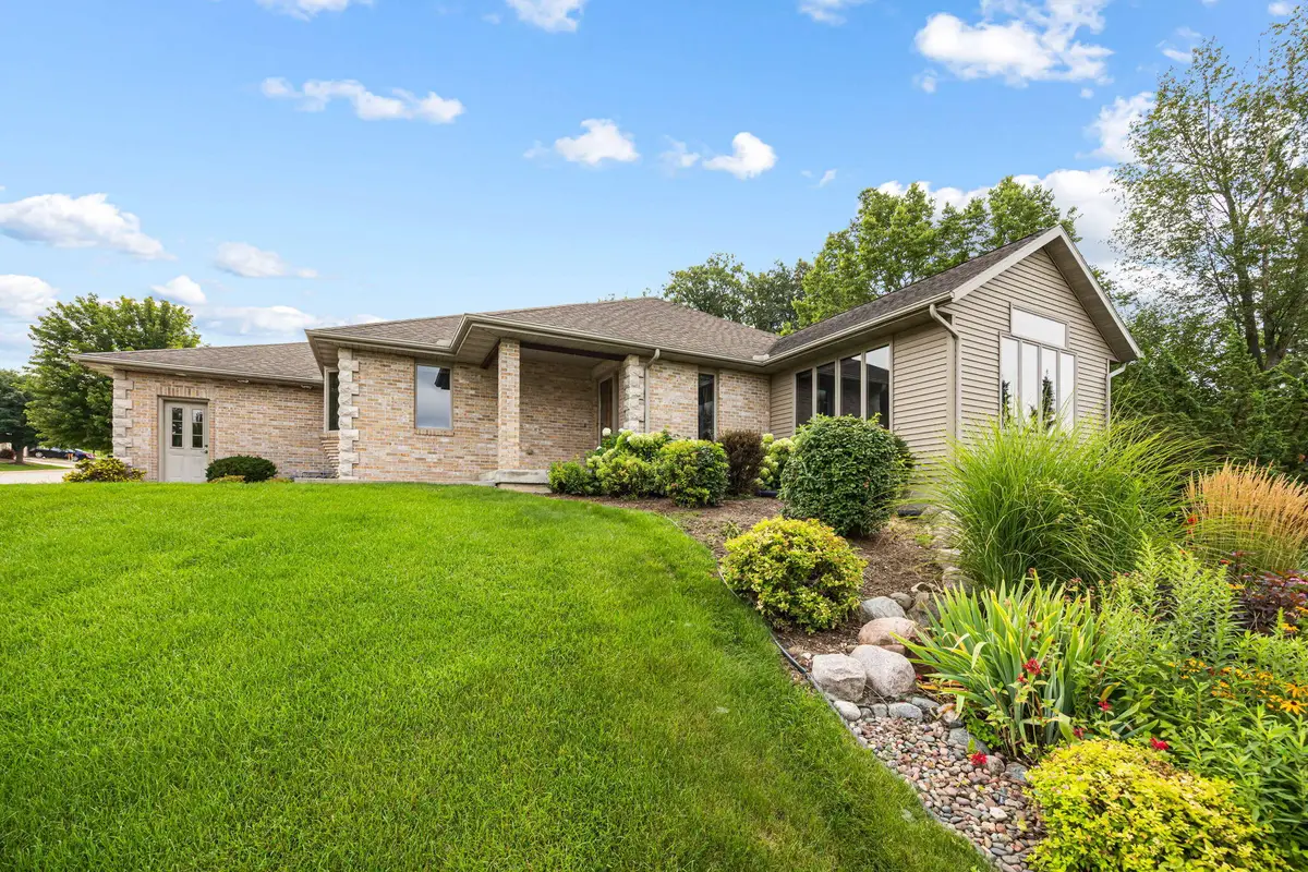 1227 W Sherman Ave, Fort Atkinson, WI 53538 - #1