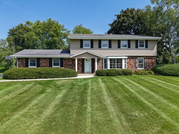4690 Parkhurst Dr, Brookfield, WI 53045