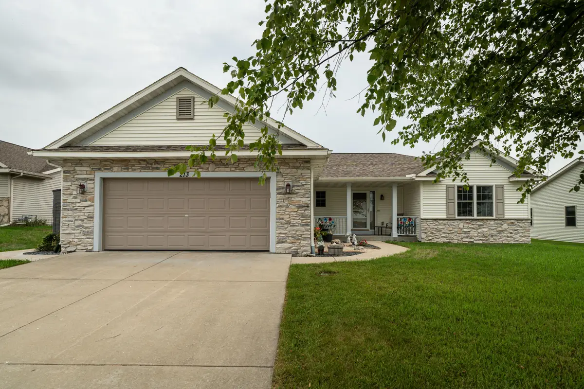 213 Gosdeck Ln, Johnson Creek, WI 53038 - #1