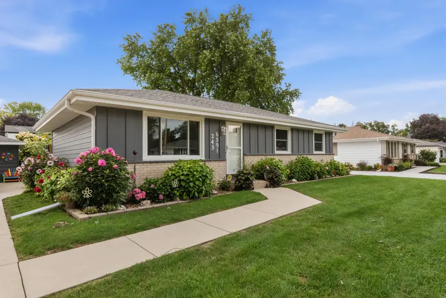 W243N6591 Westhaven Dr, Sussex, WI 53089 - #2