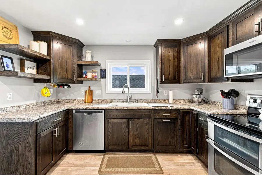609 Church St, Allenton, WI 53002 - #3
