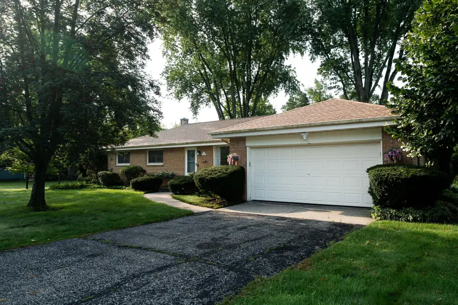 N57W15523 El Camino Dr, Menomonee Falls, WI 53051 - #2