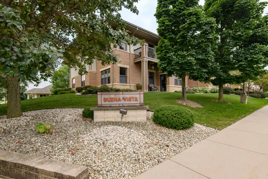 W129N6811 Northfield Dr, Menomonee Falls, WI 53051 - #2