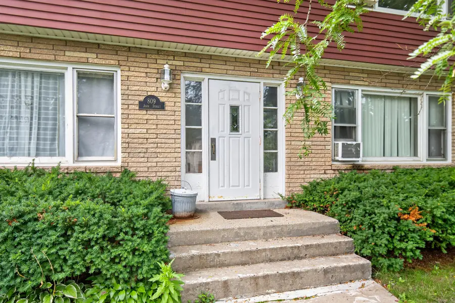 809 John St, Waukesha, WI 53188 - #3