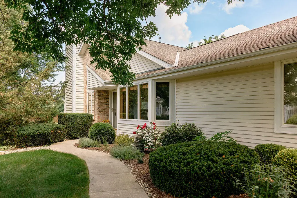 108 E Sutton Pl, Waukesha, WI 53188 - #1