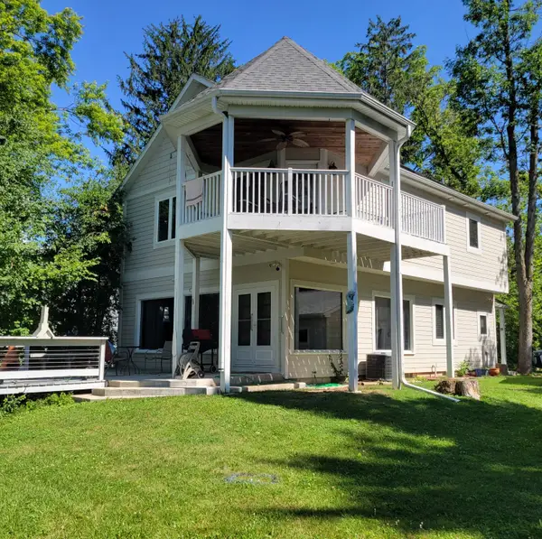 12659 N East Shoreland Dr, Mequon, WI 53092
