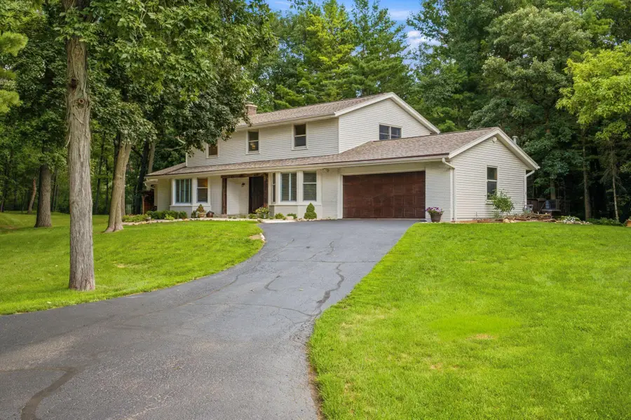 W342S4524 Moraine Hills Dr, Ottawa, WI 53118 - #2