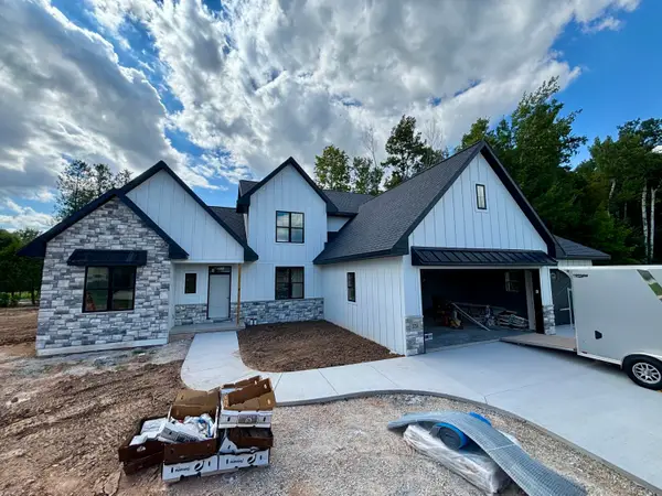 338 Mosie Ct, Manitowoc, WI 54220