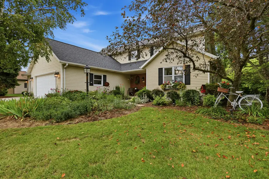 4589 Hunters Glen Dr, Sheboygan, WI 53083 - #3