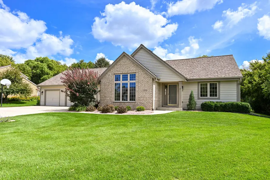 9558 S Fairway Cir, Franklin, WI 53132 - #2