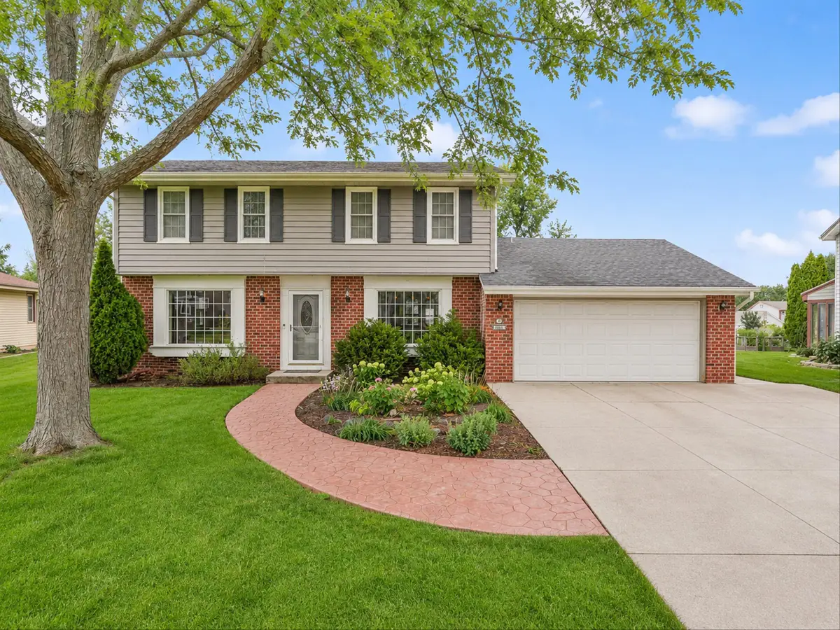 N78W15498 Old Gate Rd, Menomonee Falls, WI 53051 - #1