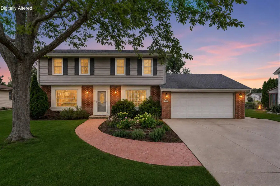 N78W15498 Old Gate Rd, Menomonee Falls, WI 53051 - #2