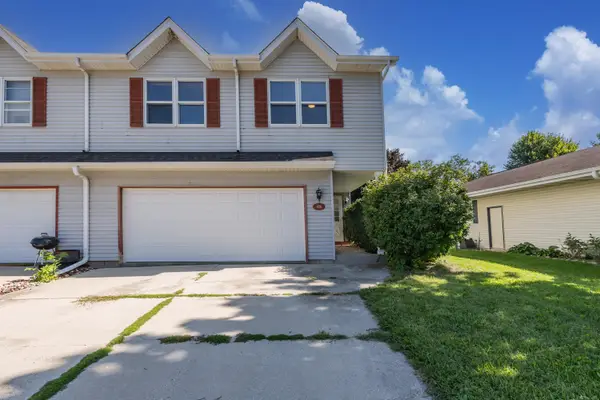 1426 Sunnydale Cir, West Bend, WI 53090
