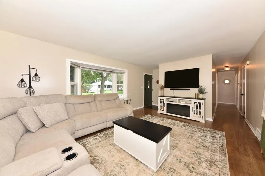 6100 W Hustis St, Milwaukee, WI 53223 - #3