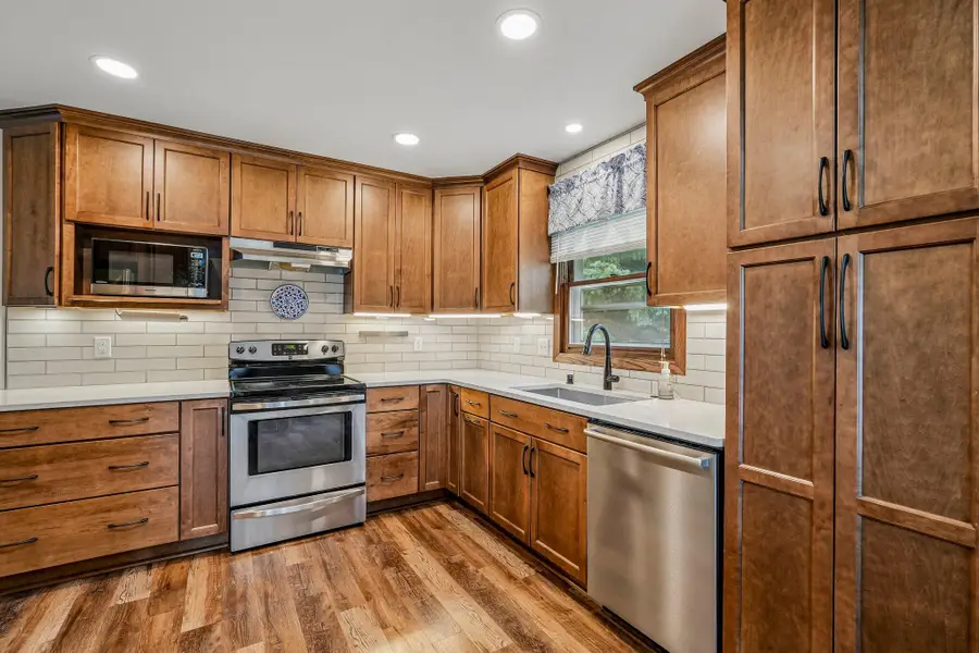 1118 Dogwood Ln, Waukesha, WI 53189 - #2