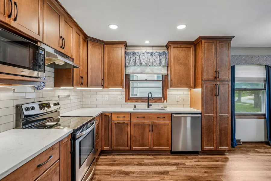1118 Dogwood Ln, Waukesha, WI 53189 - #3