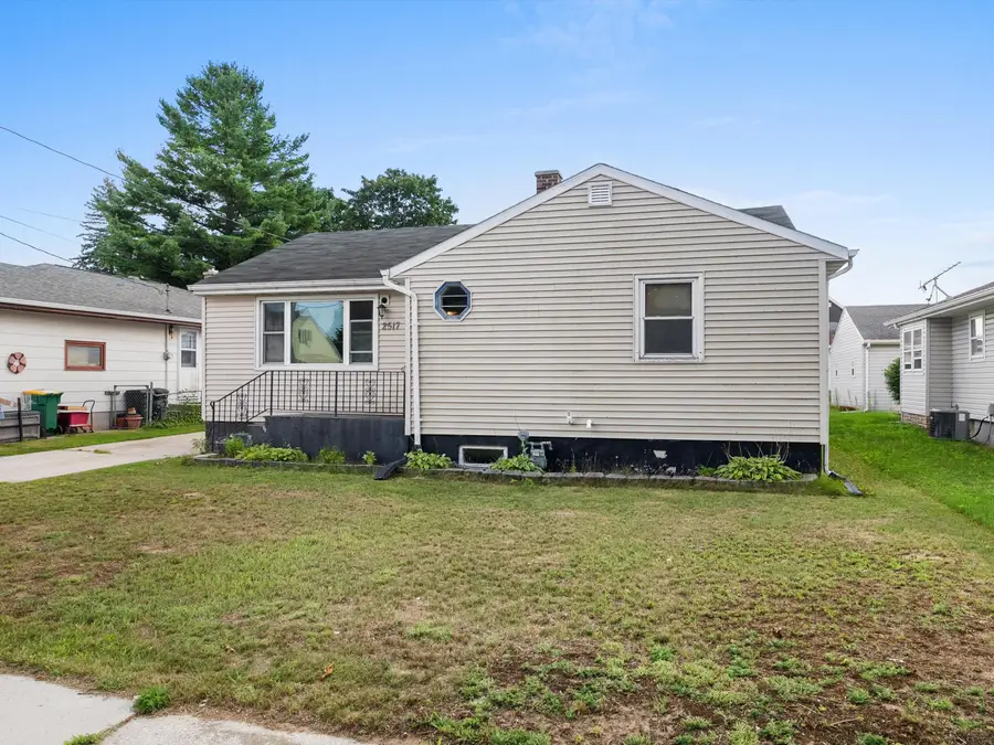 2517 13th St, Two Rivers, WI 54241 - #2