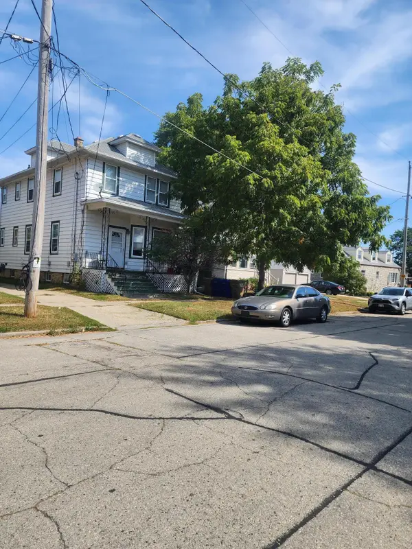 516 46th St, Kenosha, WI 53140