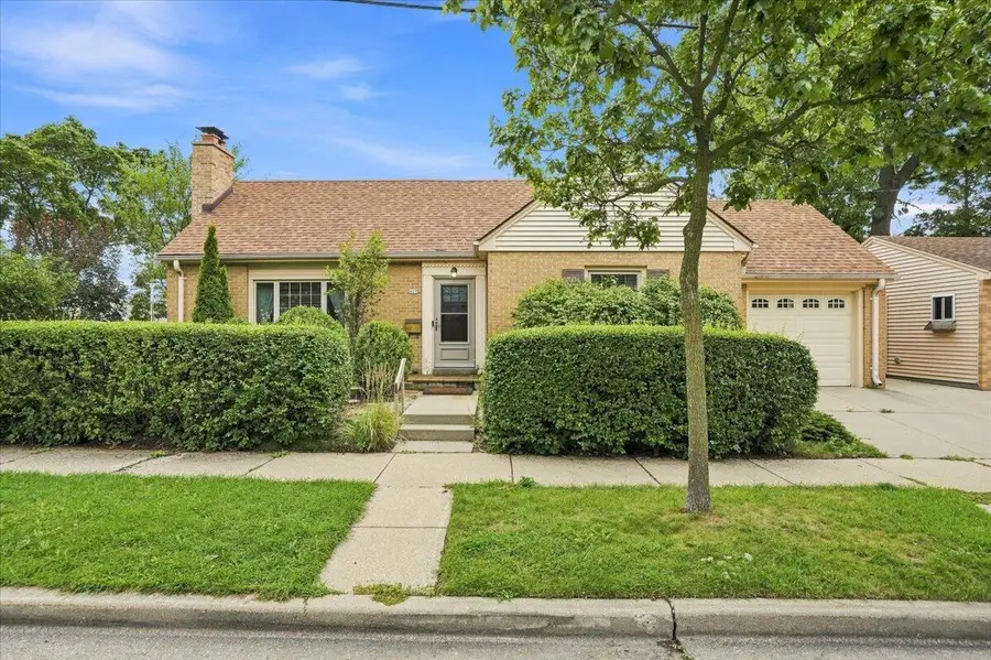 427 E Van Norman Ave, Milwaukee, WI 53207 - #2