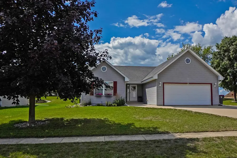 524 Parkview Dr, Johnson Creek, WI 53038 - #3