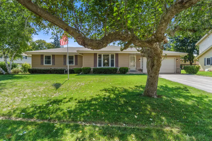 w222n2281 Glenwood Ln, Pewaukee, WI 53186 - #3