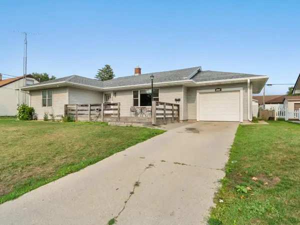 1217 S 25th St, Manitowoc, WI 54220