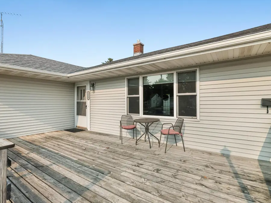1217 S 25th St, Manitowoc, WI 54220 - #2