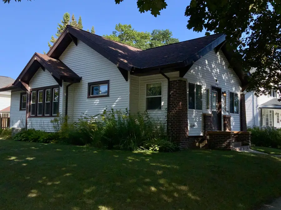 1002 N 16th St, Manitowoc, WI 54220 - #2