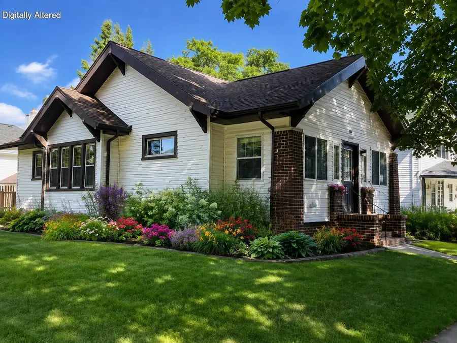1002 N 16th St, Manitowoc, WI 54220 - #3
