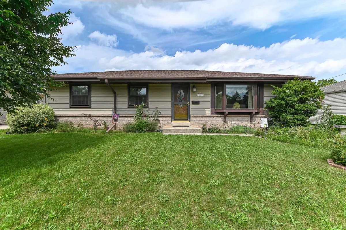N84W14476 Menomonee Ave, Menomonee Falls, WI 53051 - #1