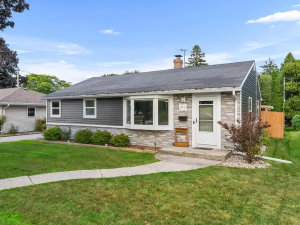 1013 N 6th St, Manitowoc, WI 54220