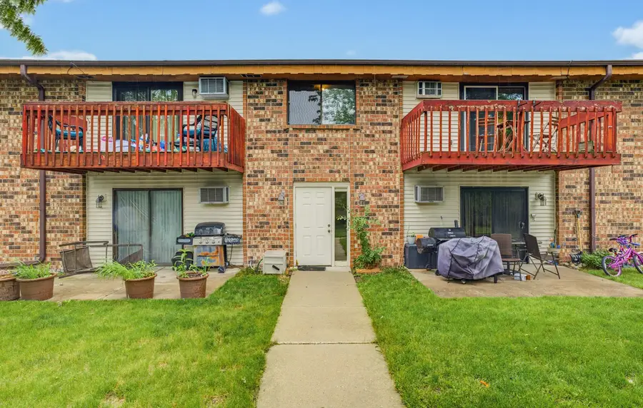 627 Hartridge Dr, Hartland, WI 53029 - #2