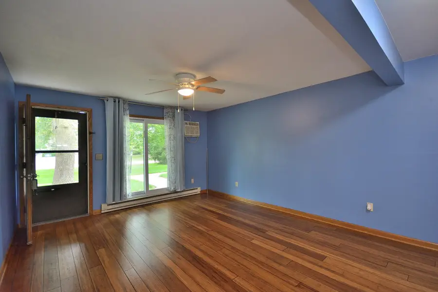 1686 S Carriage Ln, New Berlin, WI 53151 - #3