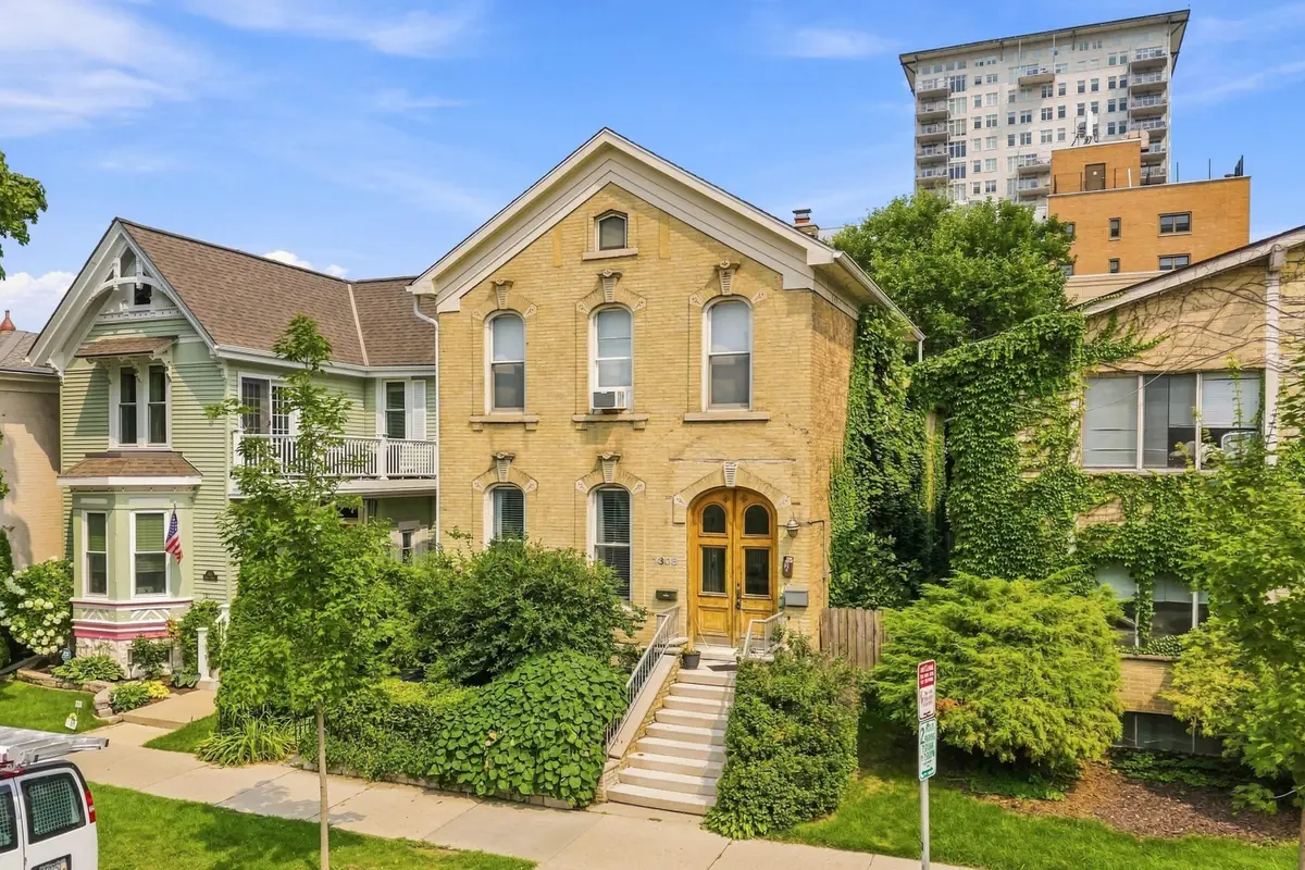 1308 N Astor St, Milwaukee, WI 53202 - #1