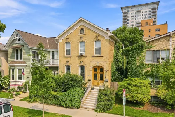 1308 N Astor St, Milwaukee, WI 53202