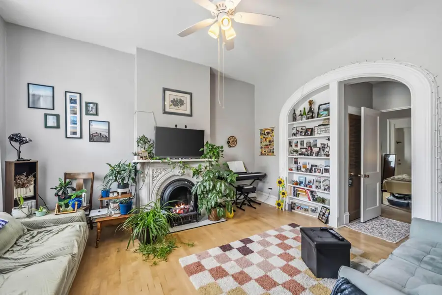 1308 N Astor St, Milwaukee, WI 53202 - #2