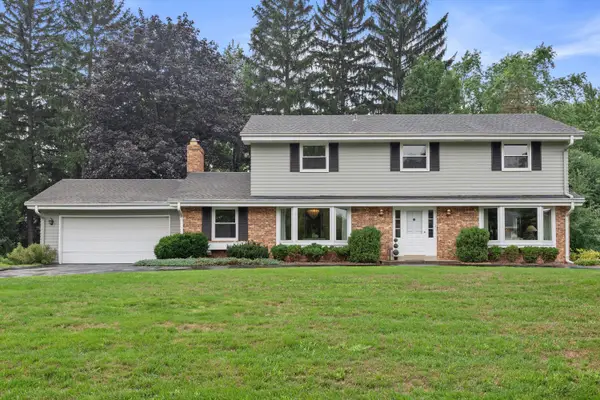 1825 Jean Marie Ct, Brookfield, WI 53005