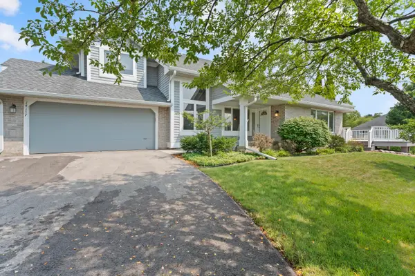 14157 W Waters Edge Trl, New Berlin, WI 53151