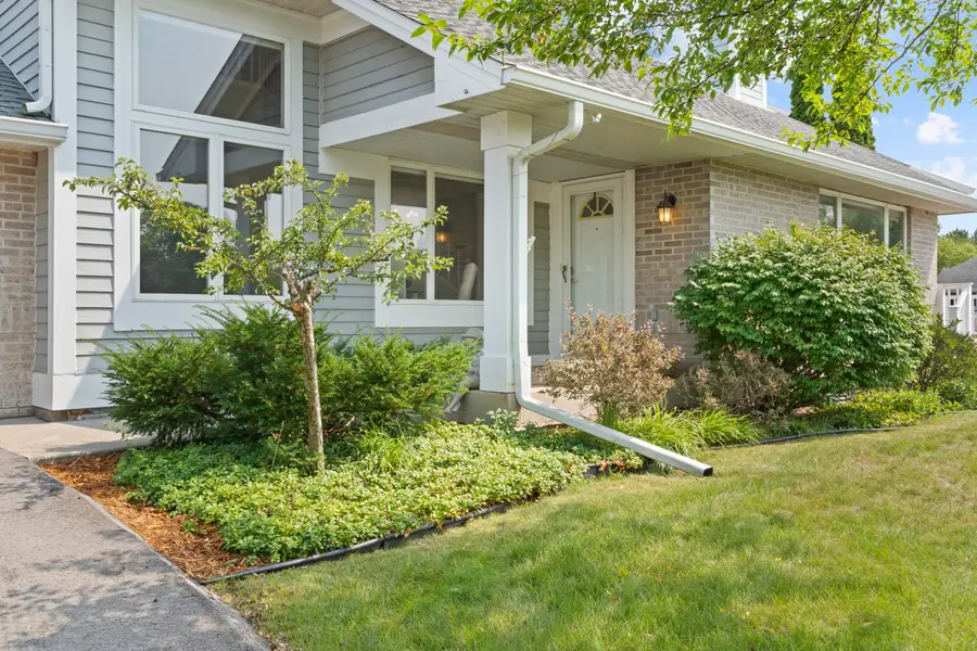 14157 W Waters Edge Trl, New Berlin, WI 53151 - #2