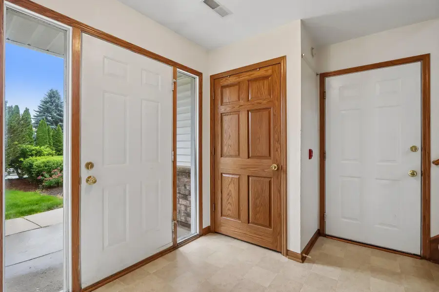 325 Kristin Ct W, Brookfield, WI 53045 - #2